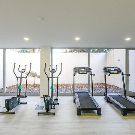 Lovelystay - Modern Loft With Gym & Free Parking Minutes Away From Cbd OOporto Exterior foto