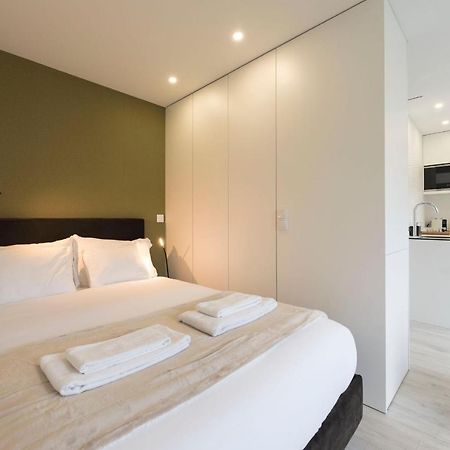 Lovelystay - Modern Loft With Gym & Free Parking Minutes Away From Cbd OOporto Exterior foto