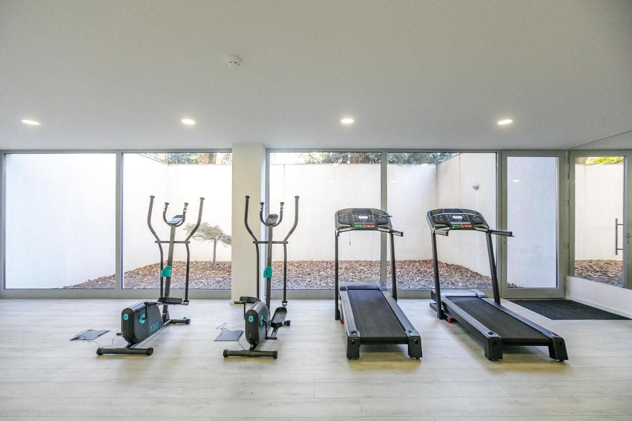 Lovelystay - Modern Loft With Gym & Free Parking Minutes Away From Cbd OOporto Exterior foto