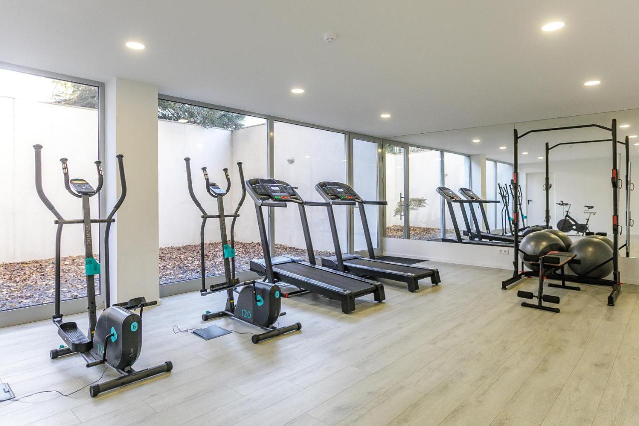 Lovelystay - Modern Loft With Gym & Free Parking Minutes Away From Cbd OOporto Exterior foto