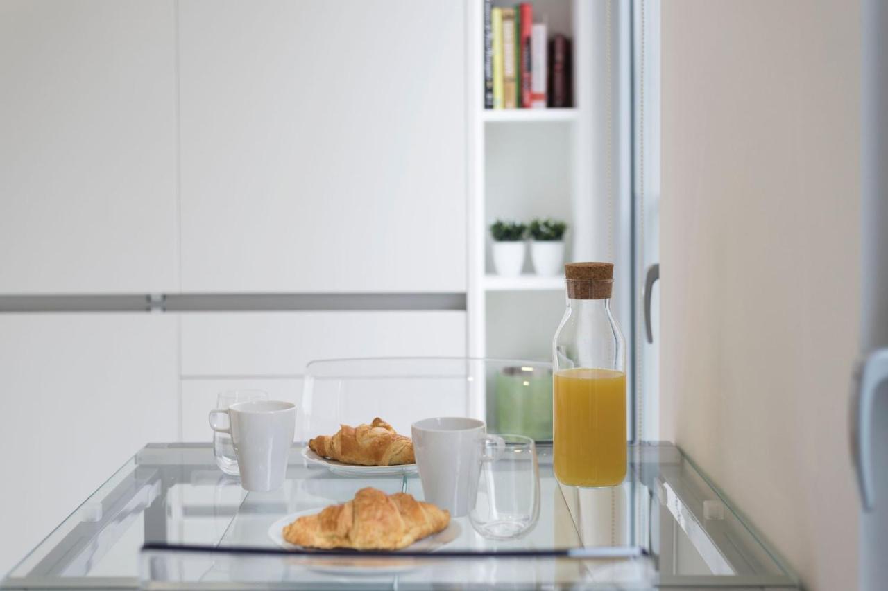 Lovelystay - Modern Loft With Gym & Free Parking Minutes Away From Cbd OOporto Exterior foto