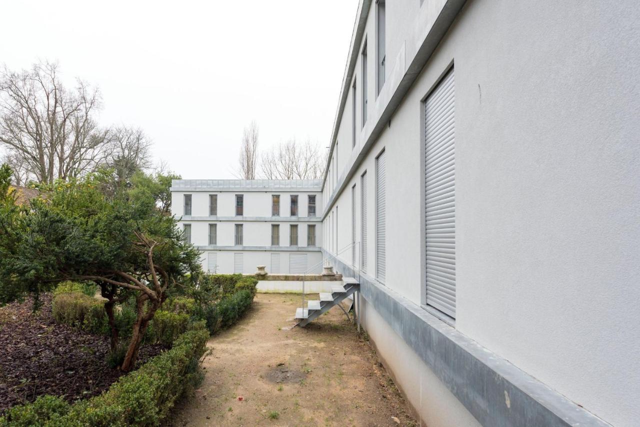 Lovelystay - Modern Loft With Gym & Free Parking Minutes Away From Cbd OOporto Exterior foto