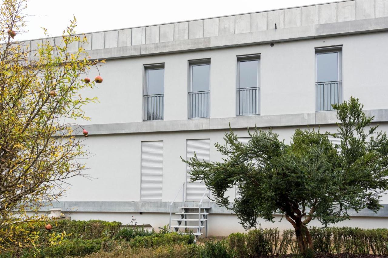 Lovelystay - Modern Loft With Gym & Free Parking Minutes Away From Cbd OOporto Exterior foto