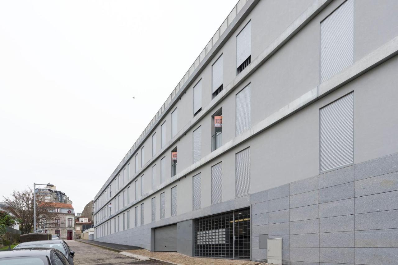 Lovelystay - Modern Loft With Gym & Free Parking Minutes Away From Cbd OOporto Exterior foto